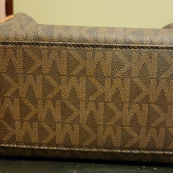 MK bag and wristlet - Picture 4 of 6